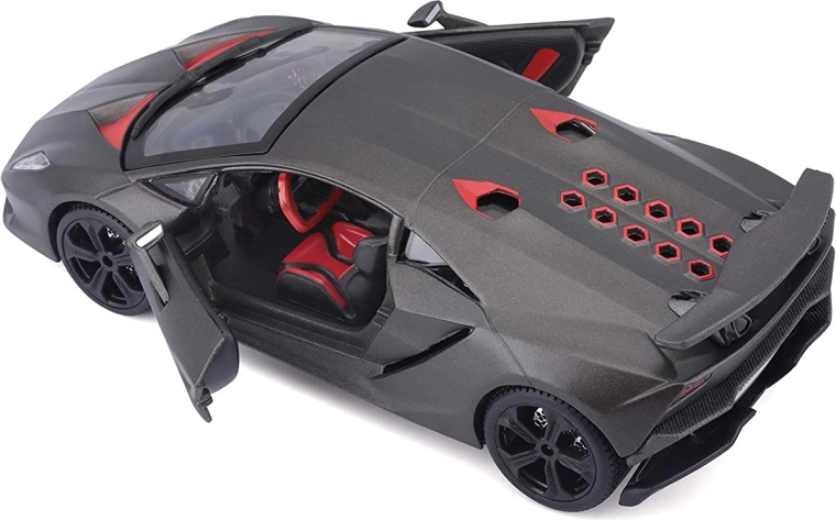 Uși tip foarfecă care se deschid și interior detaliat