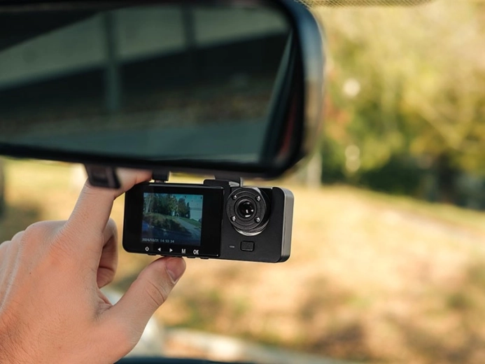 Ecran IPS de 3" pentru operare facilă