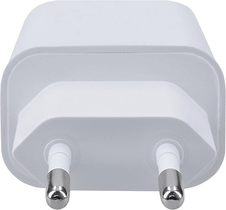 Adaptor de priză sigur și compact