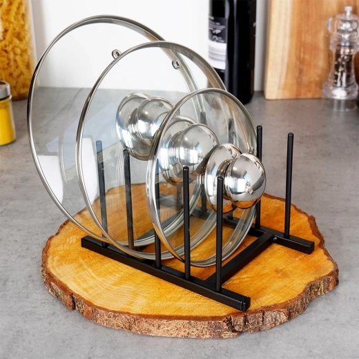 Ordine și vizibilitate pe blatul de bucătărie și în dulap