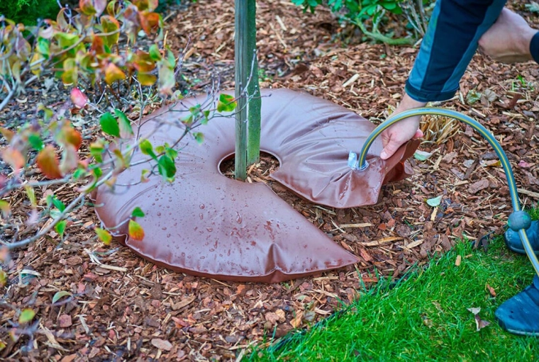 Sac de irigare pentru arbori 100 cm, 75 l, maro PVC