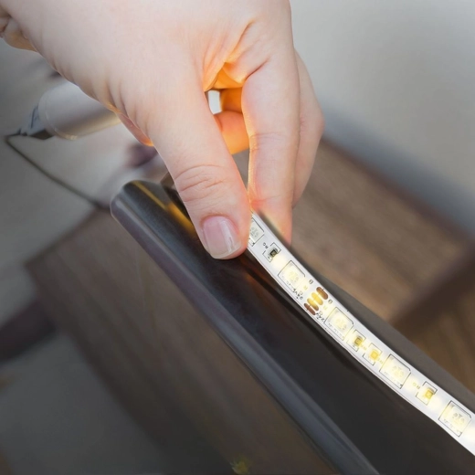 Ideală pentru iluminarea mobiliei și a TV-ului