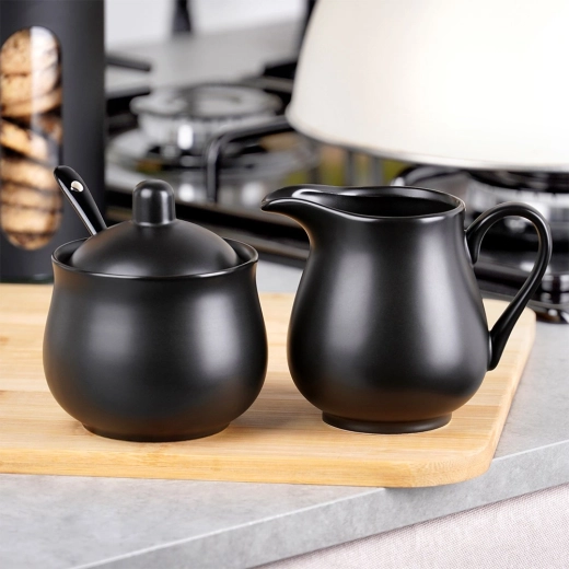 Design negru elegant pentru orice masă