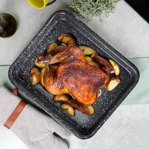 Ideală pentru coacerea cărnii și a legumelor