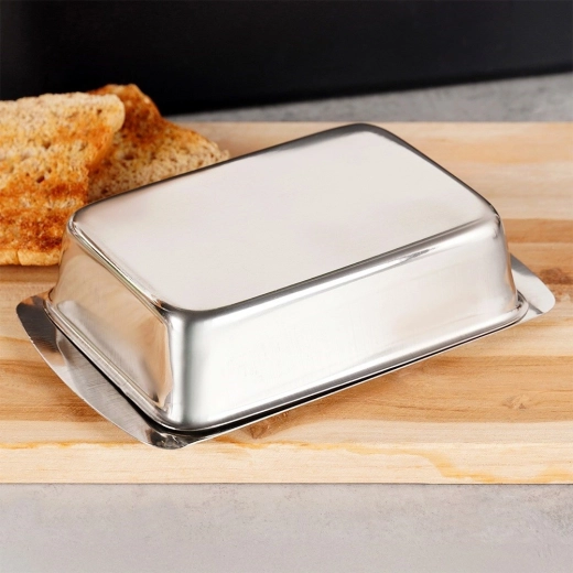 Servire elegantă la masă