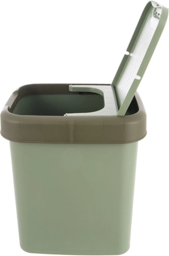 Capac basculant pentru aruncare comodă