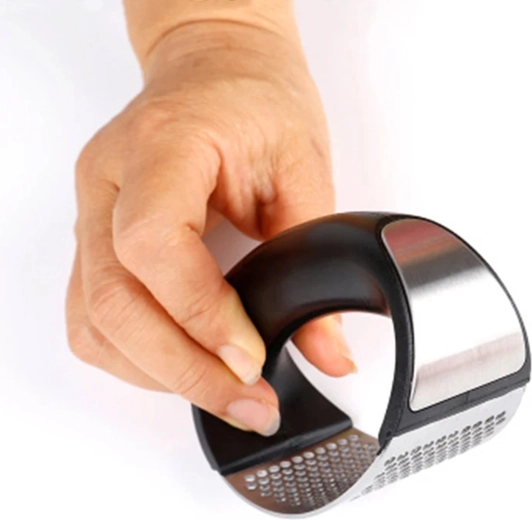 Presă manuală pentru usturoi din oțel inoxidabil cu mâner ergonomic