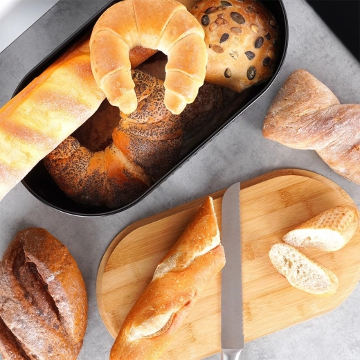 Capacul din lemn servește drept tocător