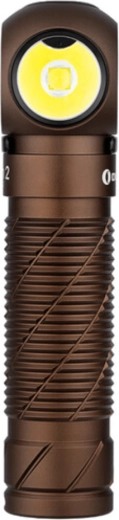 Olight Perun 2 Desert Tan – lanternă compactă unghiulară 2500 lm cu baterie reîncărcabilă 21700