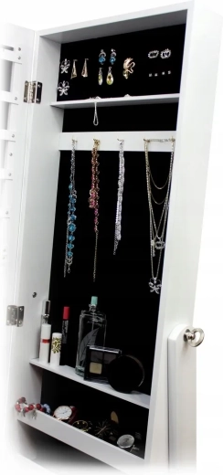 Compartimentare interioară inteligentă pentru bijuterii și accesorii