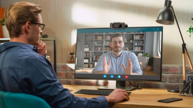 Clip universal și instalare ușoară