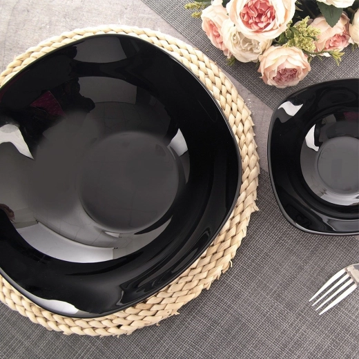 Design negru modern pentru orice masă