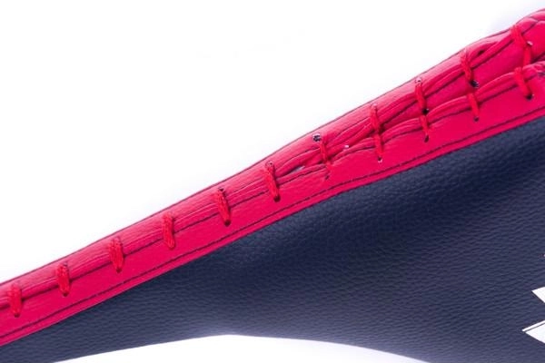 Piele sintetică rezistentă și cusături solide