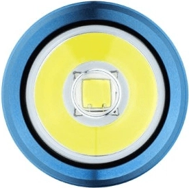 Putere 1300 lm și bătaie 170 metri