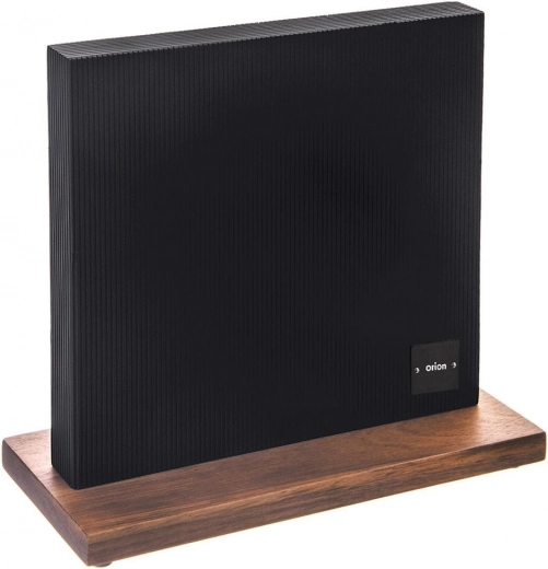 Combinație elegantă între suprafața neagră și lemnul de salcâm