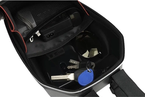 Spațiu interior organizat: 5 l + 4 buzunare