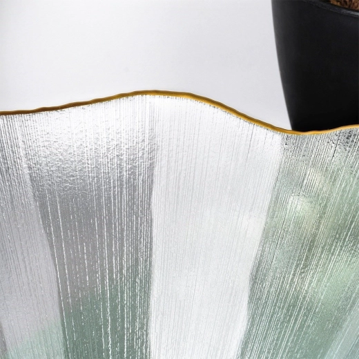 Sticlă transparentă texturată ce imită cristalul