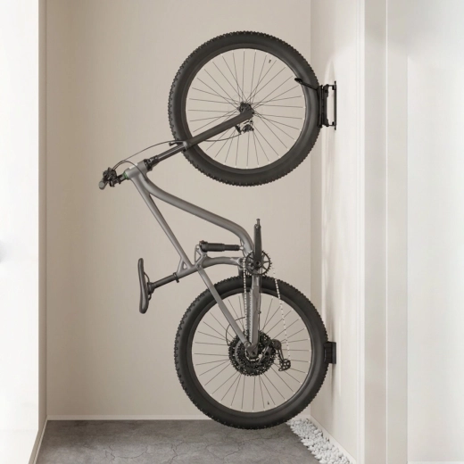 Depozitarea verticală a bicicletei economisește spațiu