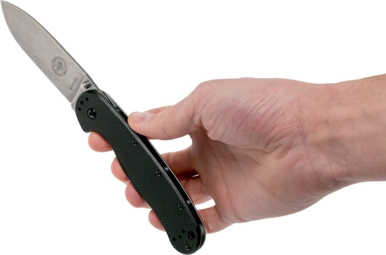 Mâner ergonomic și dotări EDC