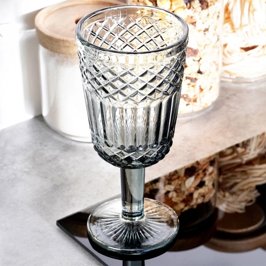 Design negru fumuriu stilat