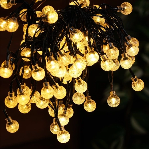 Lumină caldă pentru o atmosferă primitoare