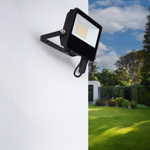 Rezistență pentru exterior: IP65 și corp din aluminiu