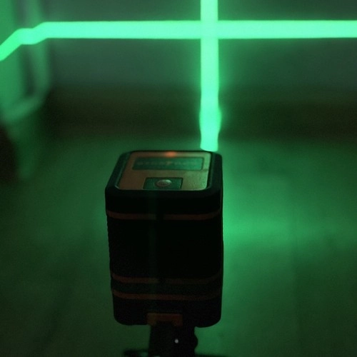 Laser verde în cruce cu vizibilitate ridicată