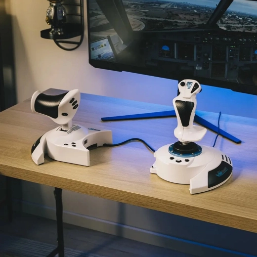 Ajustează rezistența joystickului și ergonomia