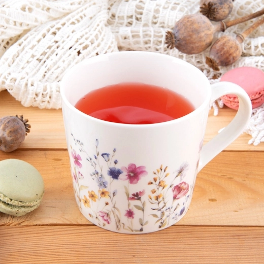 Decor floral delicat și mâner confortabil