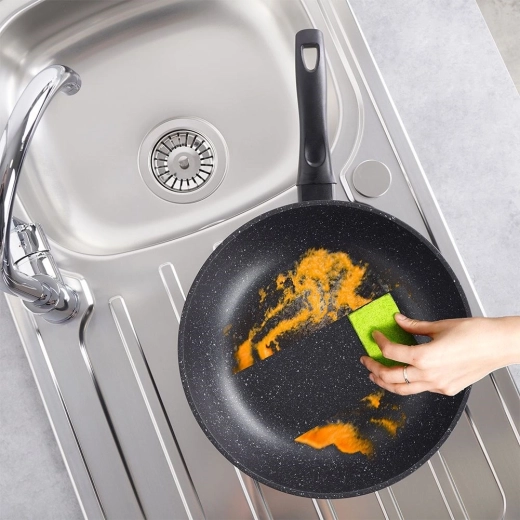 Compatibil cu toate tipurile de plite și curățare ușoară