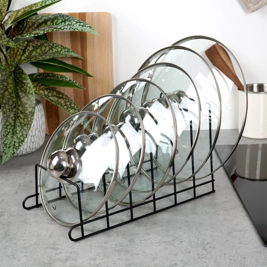 Construcție metalică rezistentă, neagră