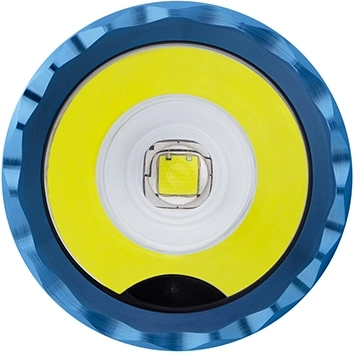 Putere 1750 lm și bătaie 220 m