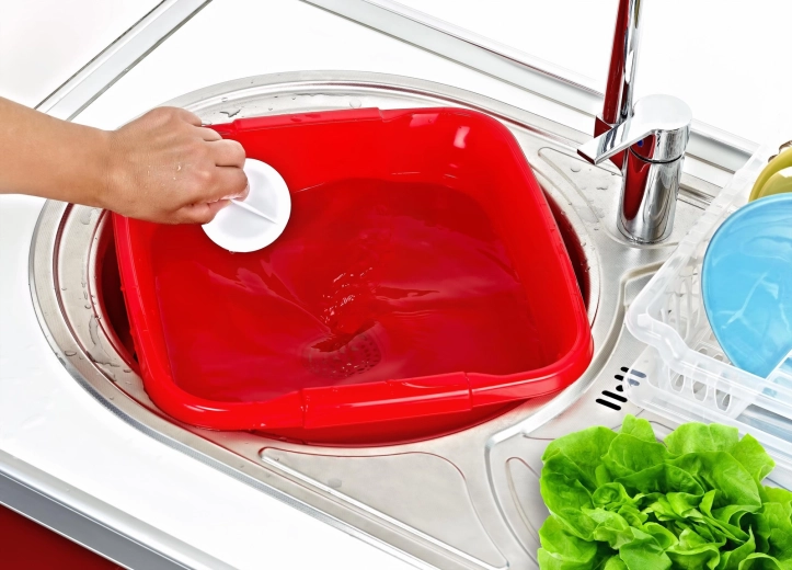 Scurgere integrată cu dop pentru golire comodă