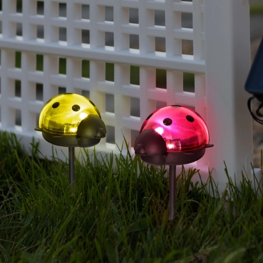 Lampă de grădină LED solară în formă de buburuză, cu lumină albă rece - 1 bucată