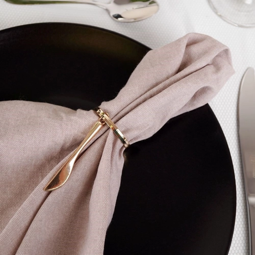 Decorațiune elegantă de masă în auriu lucios