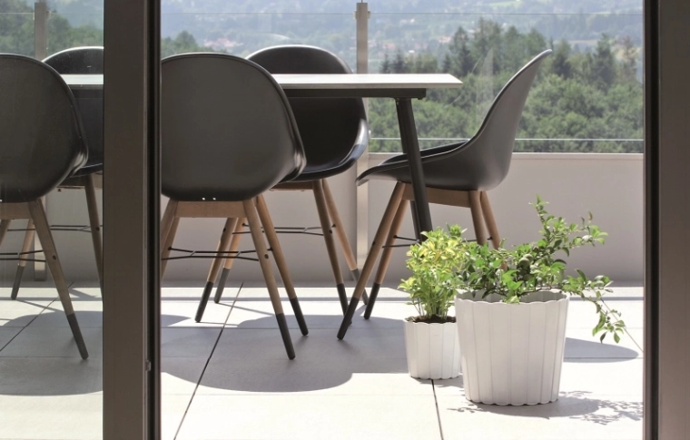 Design cu lamele, stilat, pentru interioare și exterioare moderne