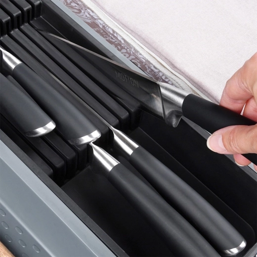 Depozitare sigură pentru până la 9 cuțite