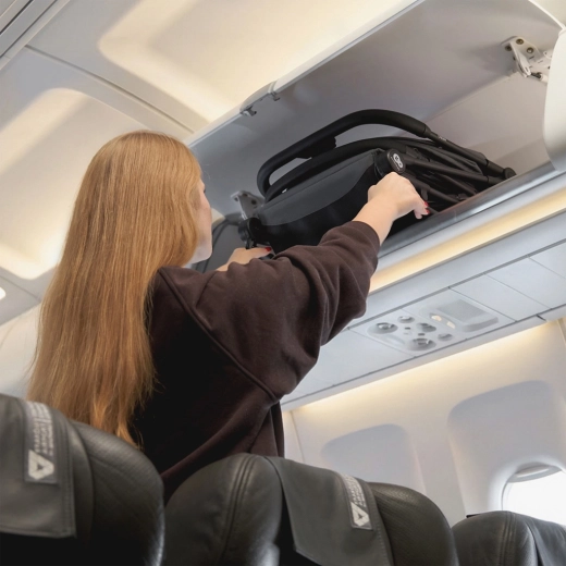 Dimensiune cabină: încape în compartimentul din avion
