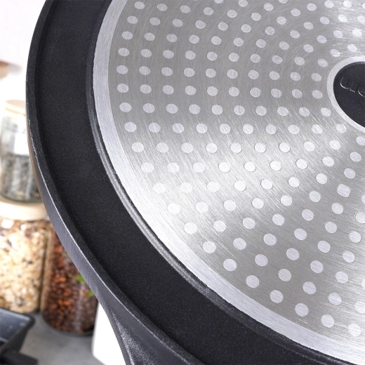 Compatibilă cu inducția și toate tipurile de plite