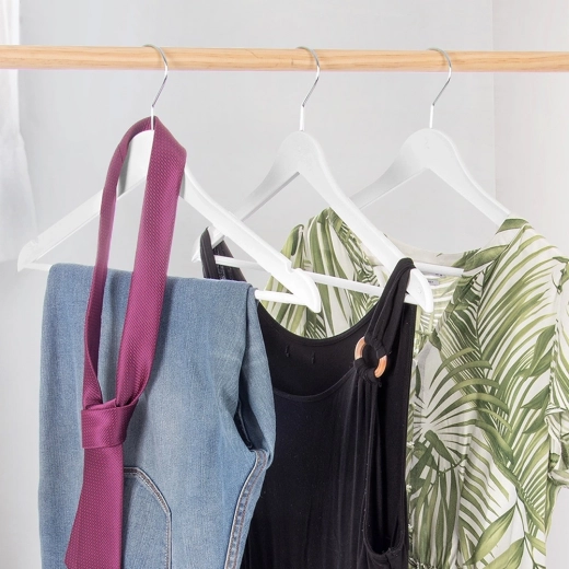 Cârlig metalic rotativ pentru agățare comodă