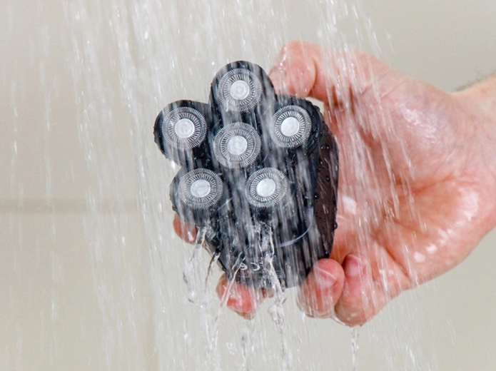 Construcție rezistentă la apă IPX6 pentru bărbierit uscat sau umed