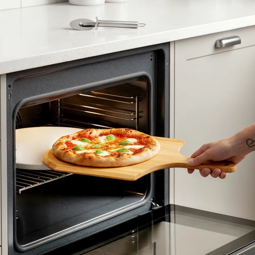 Transfer sigur al pizzei cu paleta din bambus