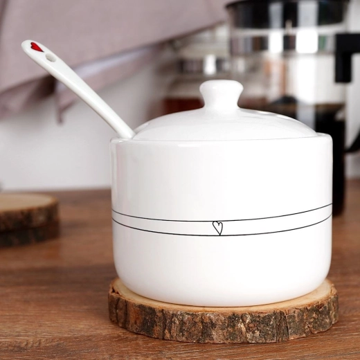 Servire practică cu capac și linguriță