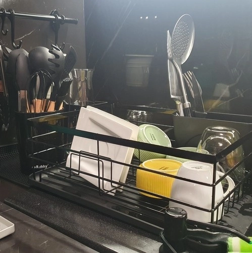 Design loft negru pentru o bucătărie modernă