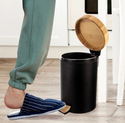 Deschidere igienică cu pedală, fără atingerea cu mâinile