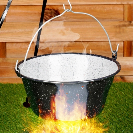 Ideal deasupra focului sau pe trepied