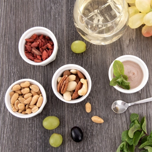 Design alb elegant pentru orice masă