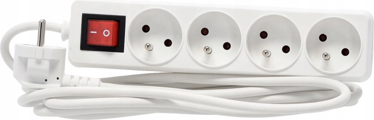 Patru prize Schuko cu împământare