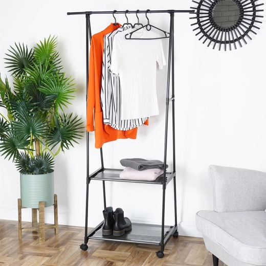 Două rafturi inferioare practice