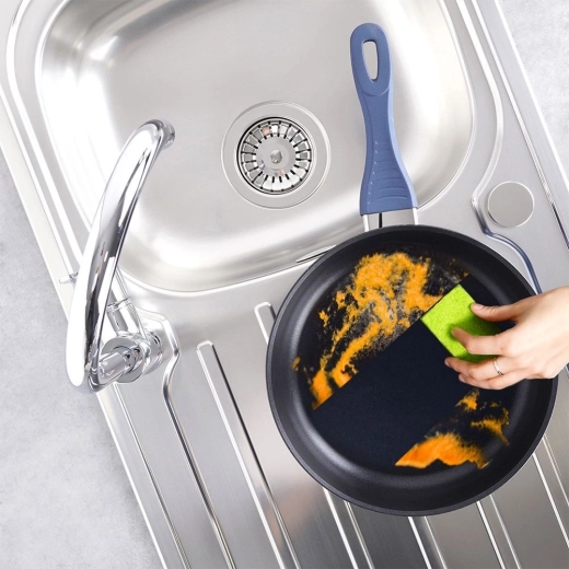 Prindere confortabilă și curățare ușoară